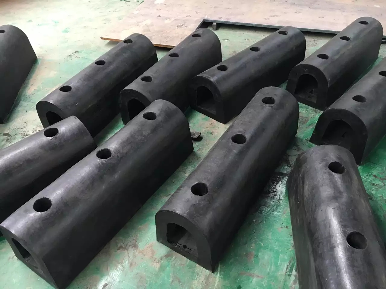 D型橡膠護(hù)舷