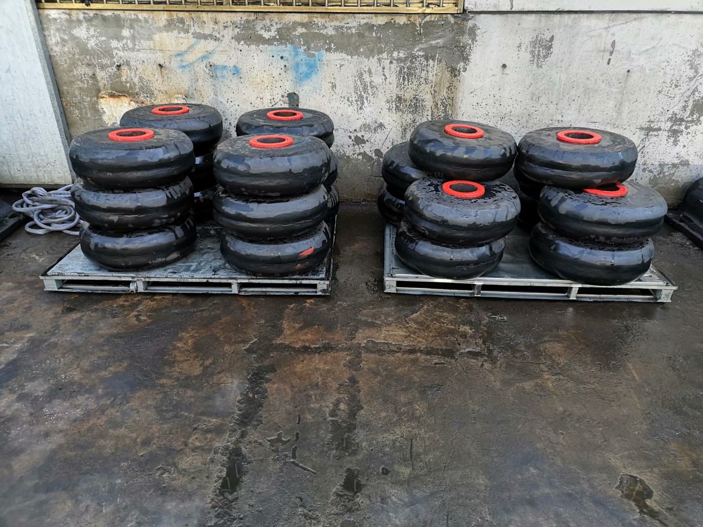 轉動型橡膠護舷